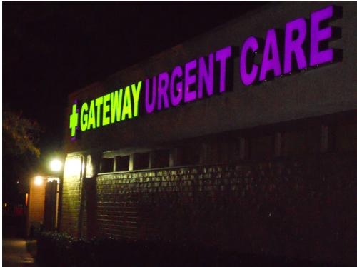 chữ mica nổi gắn tường