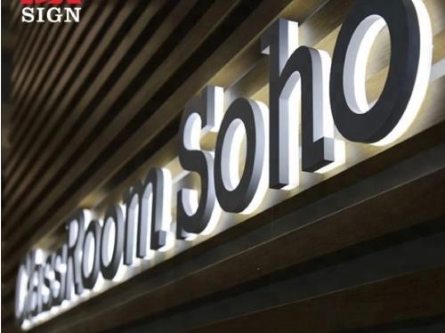 chữ nổi đèn led hắt chân