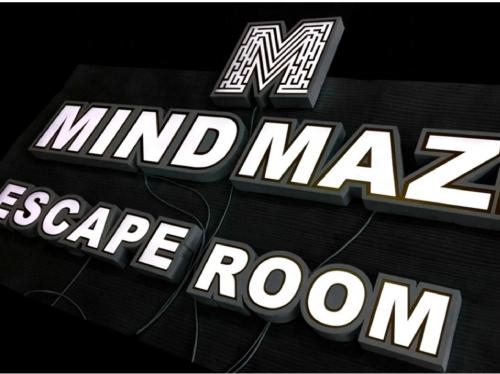 chữ mica nổi gắn tường 3